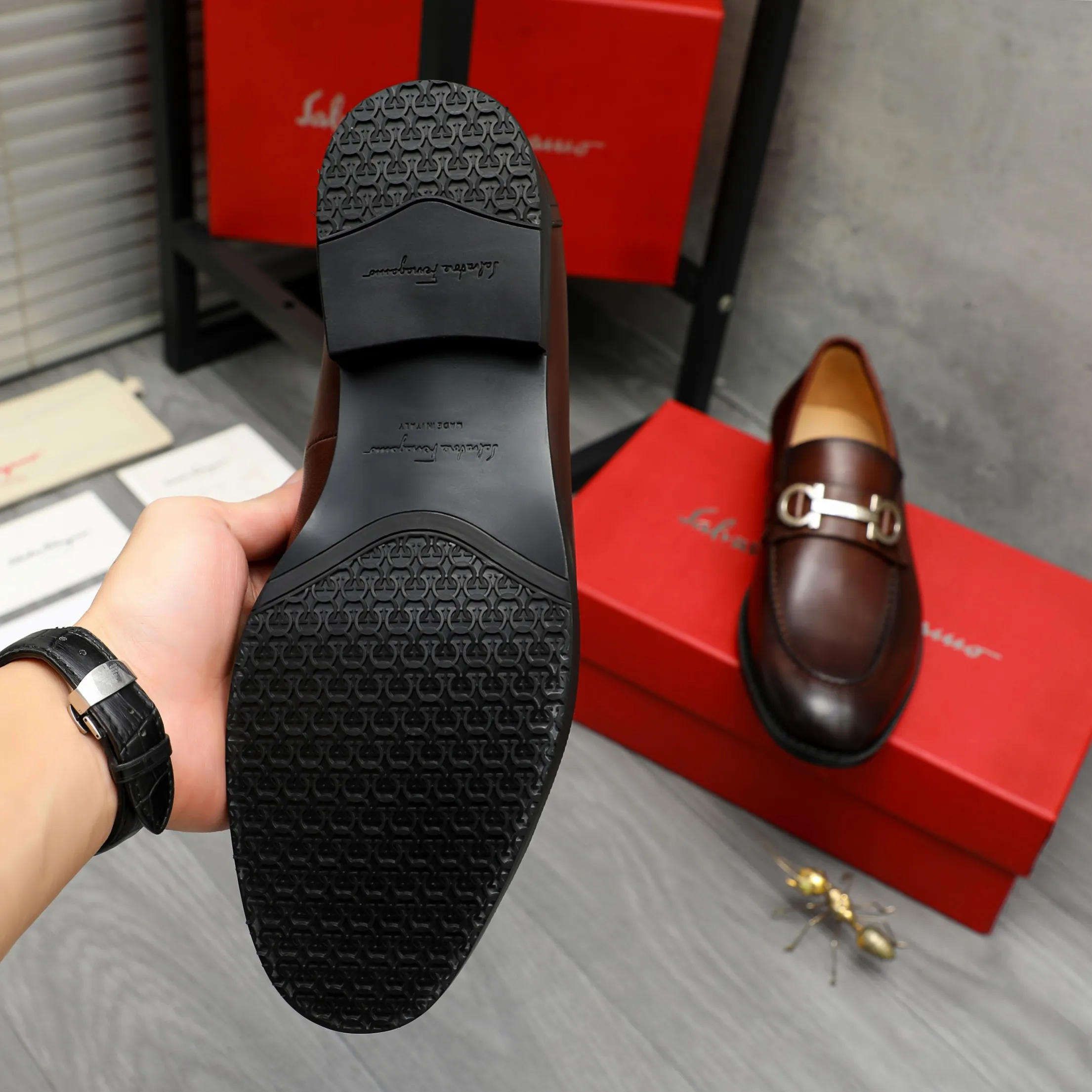 Men's shoes 💰540 Product trademark: Ferragamo "Ferragamo" business casual slip-on leather shoes Regular size: 39-45 (45. Customized, non-returnable) Product materials: Selected color-brushed cowhide upper, cowhide lining, original outsole